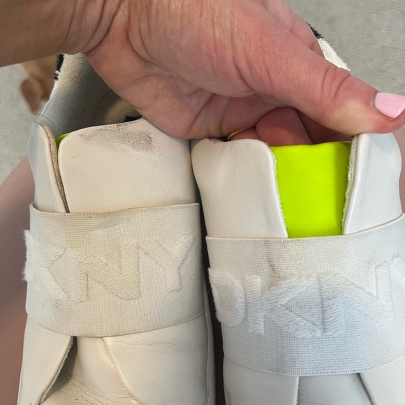 DKNY Sneaker - Picture 3 of 10